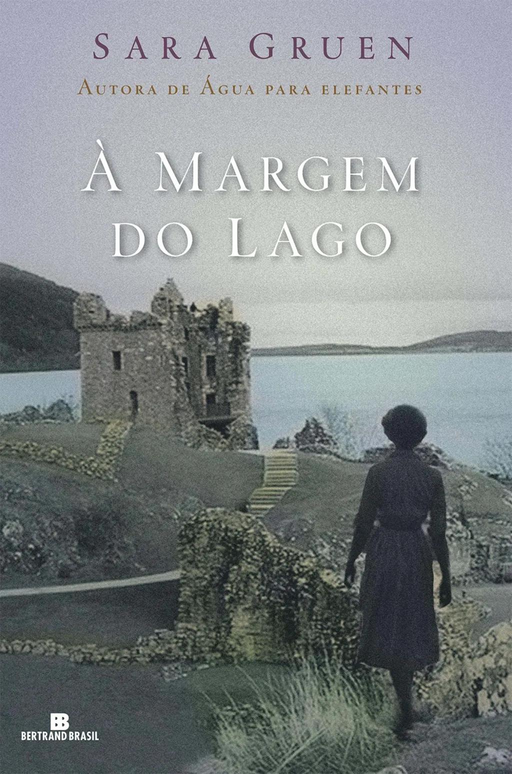 À margem do lago